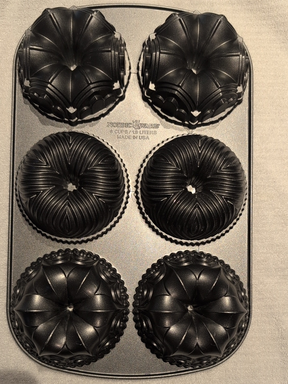 Nordic Ware Garland 6-Cup Mini Bundt Pan
